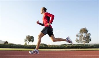 Koşmak, bir erkeğin gücünü artırmak için mükemmel bir egzersizdir. 